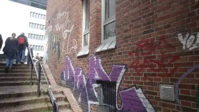 Eine der beiden Schnoor-Treppen, die mit wilden Graffiti ”verziert” wurden