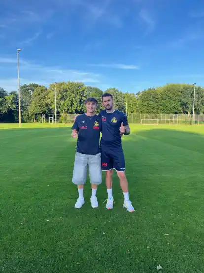Sinan Brüning (links) trainiert künftig unter Atlas-Coach Dominik Schmidt.