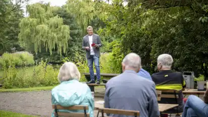 Zur ersten Speaker's Corner im Syker Edgar-Deichmann-Park konnte SPD-Ortsvereinsvorsitzender Ralf Betcher rund 30 Gäste begrüßen.