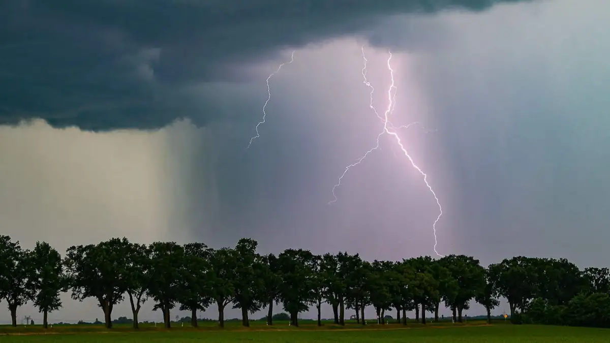 Bremer Experte: Wann Gewitter-Blitze lebensgefährlich werden können