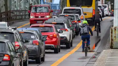 Die FDP-Parteispitze verlangt eine Verkehrspolitik pro Auto. (Archivbild)