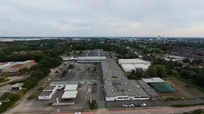 Edeka möchte auf dem Real-Gelände an der Galopprennbahn einen neuen Supermarkt bauen, die Stadt ein neues Quartier entwickeln.