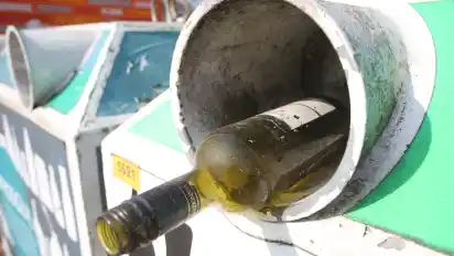 Wo es zu wenig Glascontainer gibt, sind diese intensiv genutzt.