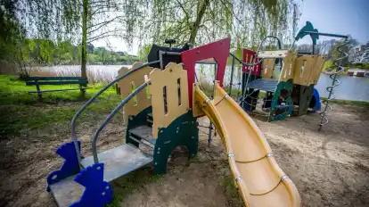 In Mecklenburg-Vorpommern haben Kinder nach einer neuen Studie den weitesten Weg zu einem Spielplatz. (Archivbild)