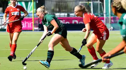 Liefen den Gästen davon: Der Club zur Vahr (in Grün) dominierte das Stadtderby gegen den Bremer HC II klar.
