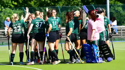 Freuten sich über den Heimsieg: Die Hockey-Oberliga-Frauen des Club zur Vahr.