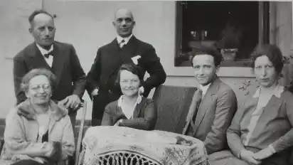 Das Titelbild des Buches ”Als die Hoffnung starb” zeigt Johanna (links) und Henry Frank (oben), Ludwig Frank (Zweiter von rechts) sowie die Lilienthalerin Frau Kreuter (rechts). Bei dem Paar dazwischen könnte es sich um Eduard und Hermine Sophie Frank gehandelt haben, sagt der Heimatverein.