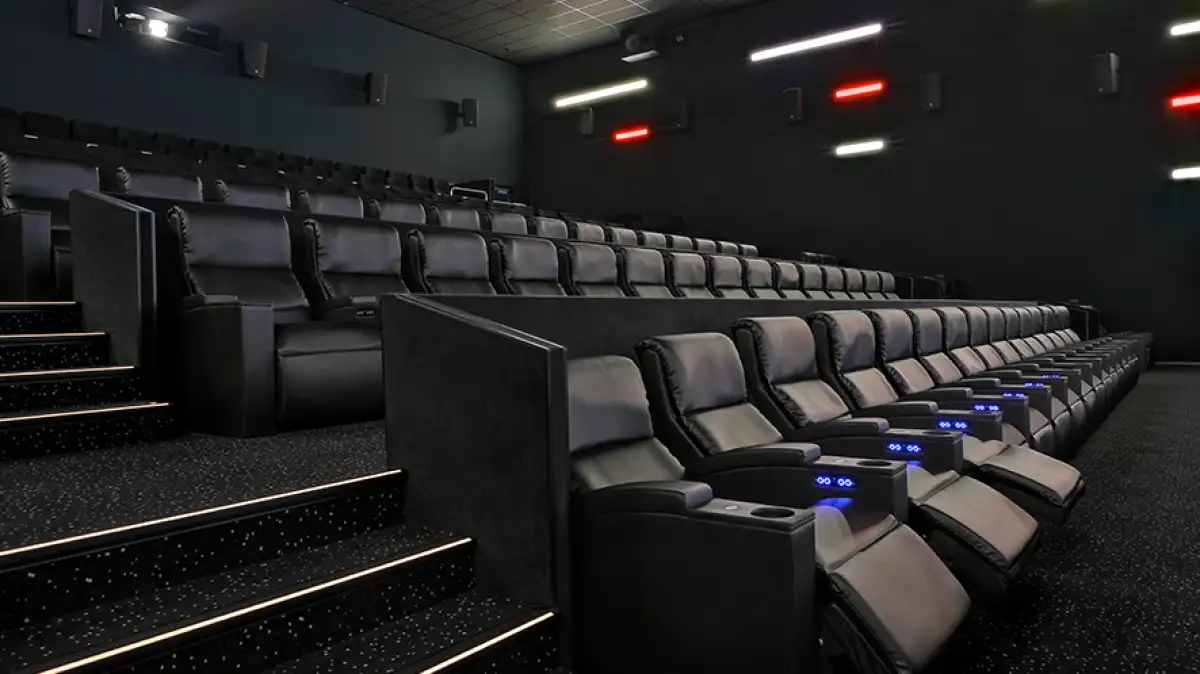 Luxury armchairs and footstools: This is what the Bremen Cinestar looks ...