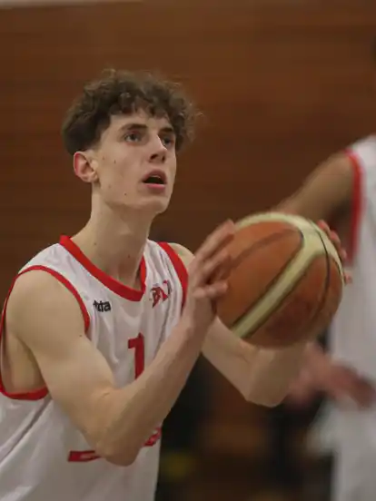 Jonte Heßling war beim Saisonauftakt des Oberligisten Basketball Lesum/Vegesack der auffälligste Spieler. Gegen Bremen 1860 erzielte er 36 Punkte. 