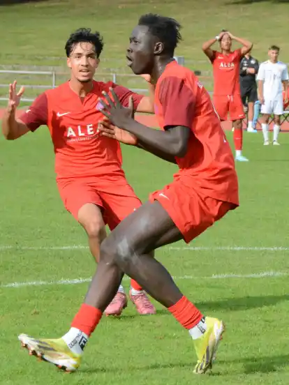 Traf dreimal gegen Hildesheim, vergab aber auch die eine oder andere Chance: Radin Amadou (vorne), der mit dem BSV gegen seinen Ex-Verein JFV Bremen spielt. 