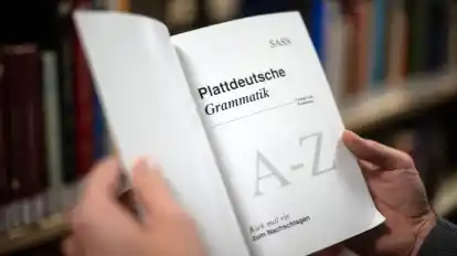 Erste Plattdeutsch-Lehrkräfte erhalten Sprachzertifikate auf C1-Niveau. (Archivbild)