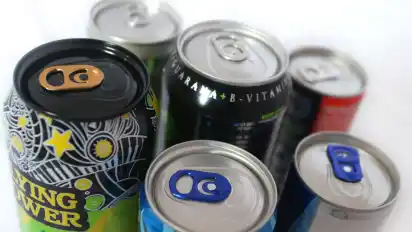 Dosen mit Energydrinks: In Blumenthal gibt es sie jetzt an einem Automaten, der keinen Altersnachweis verlangt.