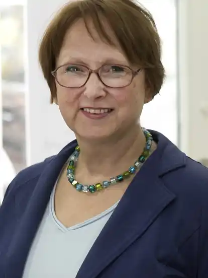 Rechtsanwältin Gudrun Winkelmann eröffnete ihre Kanzlei 1985 und arbeitet seit 2008 in Peterswerder.