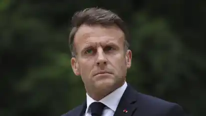 Zwei Drittel der Franzosen wünschen laut einer Umfrage den Rücktritt von Präsident Emmanuel Macron.