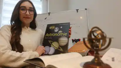 Leonie Zimmermann erforscht die dunkle Energie.