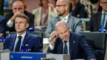 Frankreichs Präsident Emmanuel Macron (l.) und Bundeskanzler Olaf Scholz. Beide Regierungen kämpfen mit großen nationalen Problemen.