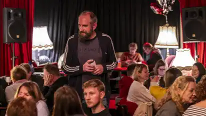 Tim Kotthoff bietet einmal im Monat ein Livemusik-Quiz im Gastfeld an – und ab sofort auch im Butschern am Sielwall-Eck.