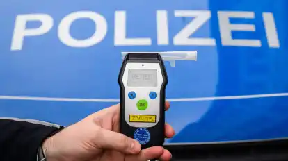 Mit solchen Geräten überprüft die Polizei Verkehrsteilnehmer auf ihre Fahrtüchtigkeit. Zwei erheblich alkoholisierte Fahrer wurden jetzt auf der A1 erwischt.