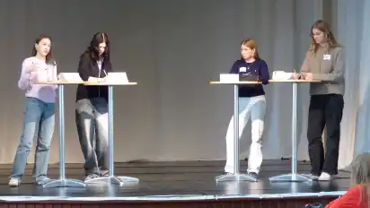 Im Regionalfinale der Altersgruppe 1 traten Emma Bartz aus Ritterhude und Johanna Preibisch aus Osterholz-Scharmbeck gegen Lotta Meyer aus Ritterhude und Malin Tamson aus Achim (von links) an.