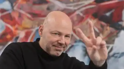 Der Vegesacker Musiker Matthias Monka (Foto) stellt mit seinem Produzenten und Co-Songwriter unplugged die besten Songs aus drei Alben auf der MS Aventura vor.