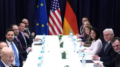 In München traf sich der US-Vizepräsident Vance u.a. mit Außenministerin Baerbock und Bundespräsident Steinmeier.