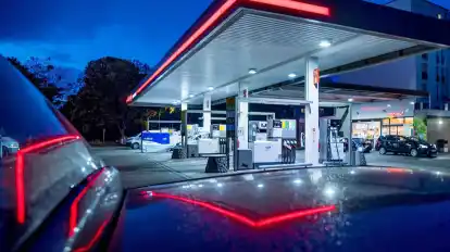 Unbekannte haben einen Tankstelle in Huchting überfallen (Symbolbild).