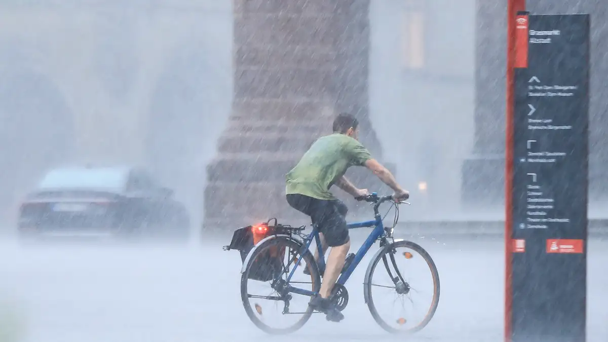Wetter-Expertin-warnt-vor-Unwettern-in-Bremen-Sehr-brisante-Lage-