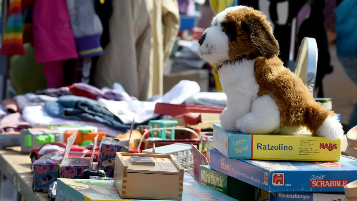 Borgfelds-Flohmarkt-mit-ber-250-Verk-ufern-am-21-September