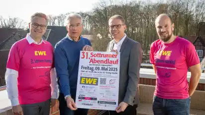 Sie freuen sich auf den 31. Sottrumer Abendlauf: Matthias Dittrich von der Volksbank, Alexander Hammesfahr, Lars Beinke von der EWE Netz und Steffen Bohnhorst (von links).