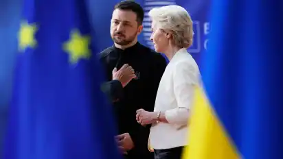 Steht an der Seite von Ukraines Präsident Wolodymyr Selenskyj: EU-Kommissionspräsidentin Ursula von der Leyen.