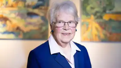 Herma Hinrichs ist in den 1970er-Jahren, inspiriert von einer zufälligen Begegnung mit einem fremden Künstler, zur Malerei gekommen. Seitdem ist die Kunst ihre Leidenschaft.
