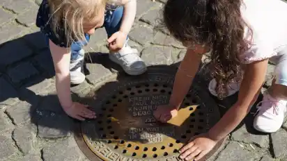Tieren lauschen für einen guten Zweck. Mit dem Geld aus dem Bremer Loch finanziert die Wilhelm-Kaisen-Bürgerhilfe Projekte der freien Wohlfahrtsverbände.