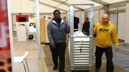 Für die Messe ist viel Logistik notwendig.
