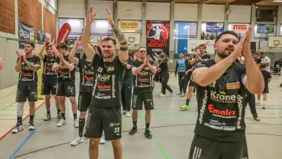 In der vergangenen Saison hatten Malte Meyer (rechts) und Marvin Pfeiffer mit der Mannschaft in der Oberliga einiges zu feiern. Nun geht die SG Achim/Baden eine Etage höher in der Regionalliga an den Start.