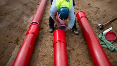 Bevor der Übertragungsnetzbetreiber Amprion mit dem Bau einer Erdkabeltrasse beginnen kann, sind erst einmal umfangreiche Vorarbeiten notwendig. Aktuell geht es darum, Kampfmittel aus den beiden Weltkriegen im Boden aufzuspüren.