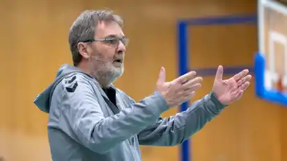 Heiner Sievers steht noch bei zwei Auswärtsspielen bei den Handballerinnen des TSV Intschede an der Seitenlinie. Dann endet seine Amtszeit.