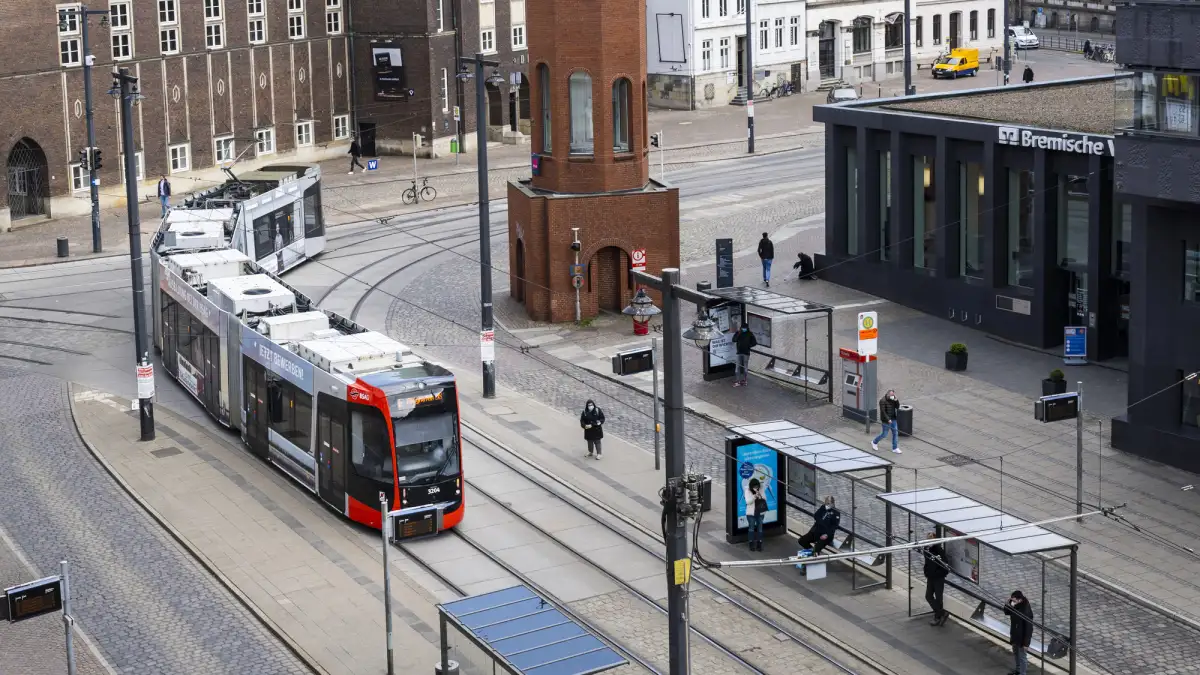 Teenagers injure 16-year-old in tram in Bremen