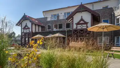 Die Seniorenresidenz Deutsche Eiche an der Waldstraße in Syke vereint moderne Pflegeangebote mit dem Charme eines traditionsreichen Standorts. Sie verfügt über 77 Plätze.