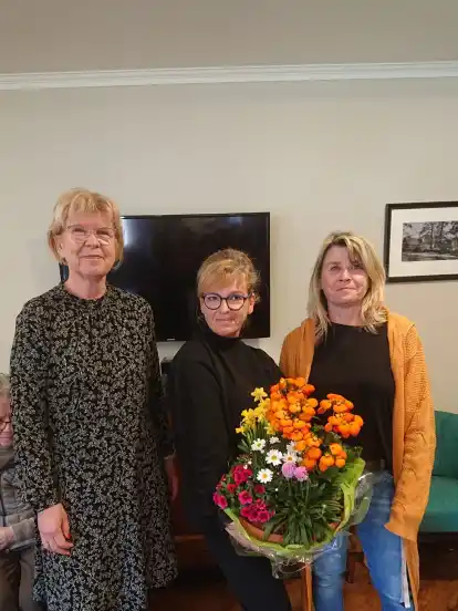 Ehrung für langjährige Treue und Engagement (v. l.): Karin Bär (Verwaltung), Monja Landowski (Einrichtungsleitung) und Anke Otte (Pflegedienstleitung).