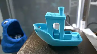 Ein kleines sogenanntes Benchy-Boot, das von einem der neuen 3 D-Drucker im Osterholzer Medienzentrum gefertigt wurde.