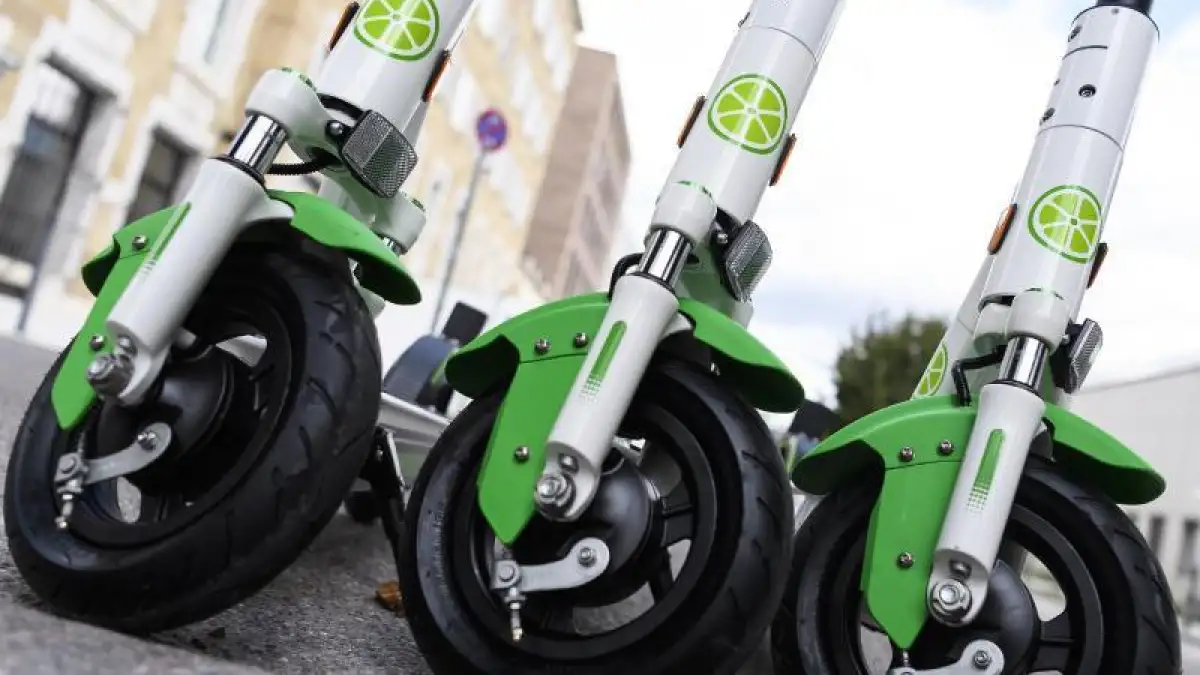 Lime-und-Tier-erhalten-Zuschlag-f-r-E-Roller-Sondernutzung-in-Bremen