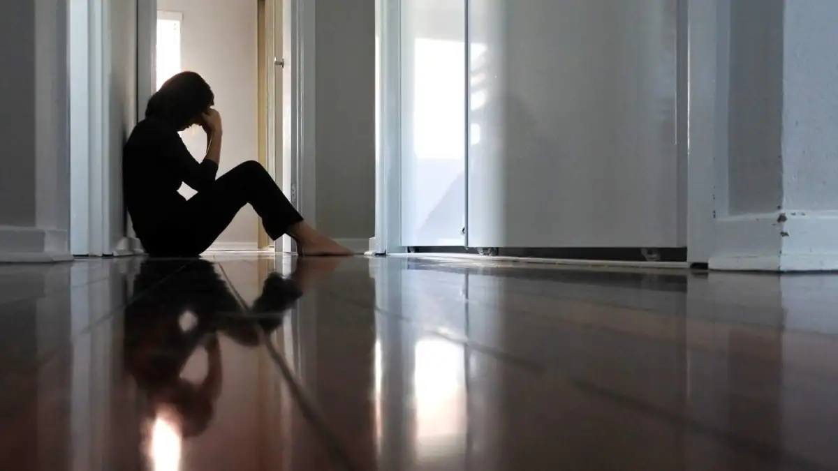 In the middle of it all and yet alone? An essay about loneliness: