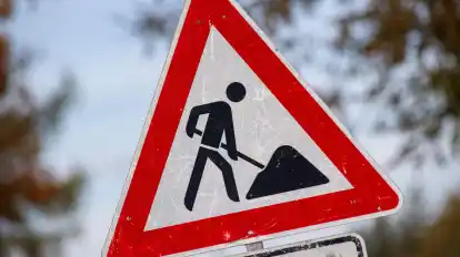 Wegen einer Rinnensanierung muss die Straße Am Ellernbruch in Kirchweyhe zeitweise gesperrt werden (Symbolbild).