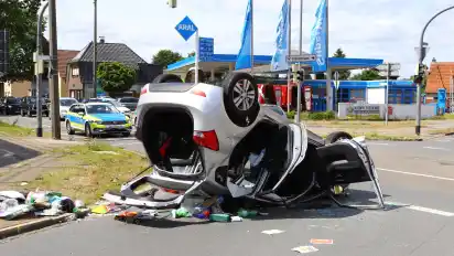 Bei einem Unfall im Kreuzungsbereich Dwostraße/Nordstraße/Stedinger Straße überschlug sich ein Fahrzeug.