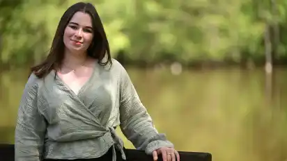 Emilia De Rosa an ihrem Lieblingsplatz, der Wassermühle Meyenburg.