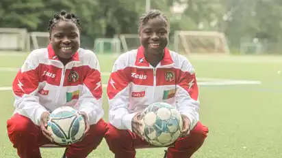 Die Zwillinge Skiratou und Mounirathou Issifou brennen für den Fußball und haben nach eigenen Angaben durch den Sport eine berufliche Perspektive entwickelt.