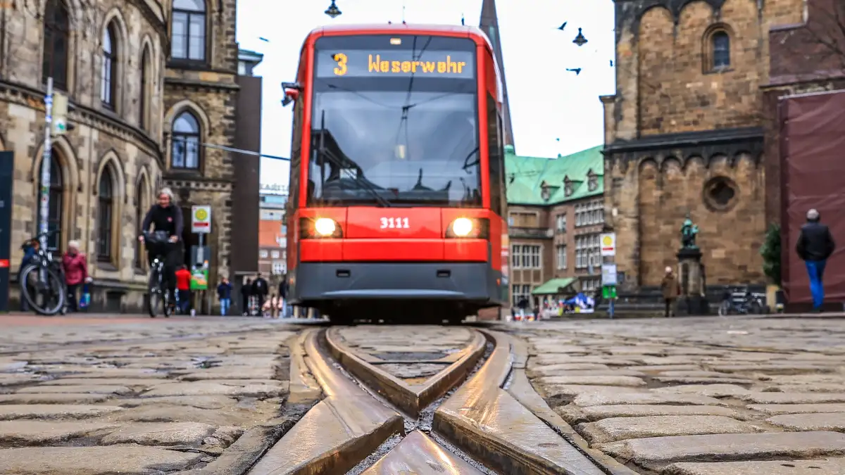 So-fahren-Busse-und-Stra-enbahnen-der-BSAG-in-den-Sommerferien