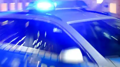 Durch die örtliche Videoüberwachung konnte die Polizei den 24-Jährigen ausfindig machen, der ihren Streifenwagen beschmiert hatte.
