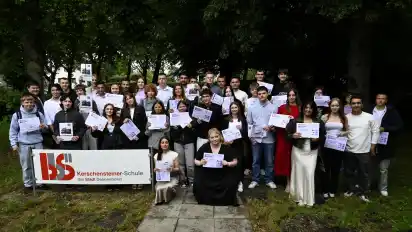 Schülerinnen und Schüler der BBS II wurden mit dem Motivationspreis der Marius Eriksen Stiftung für ihre schulischen Leistungen ausgezeichnet.