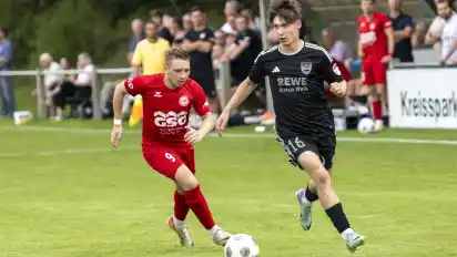 Im Vorjahr traf der TuS Sudweyhe um Niklas Behrens (r.) auf den VfL Wildeshausen. Bei der kommenden Auflage des ALTS-Cup wäre ein Aufeinandertreffen erst in der Finalrunde möglich.